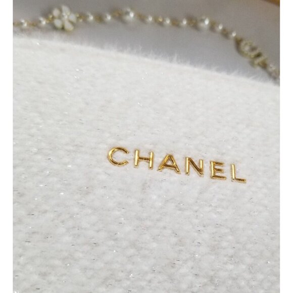 CHANEL Winter White Gold Makeup Bag Pouch 2024 Holiday Limited Edition NIB - Picture 5 of 10